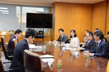 写真:懇談会の様子