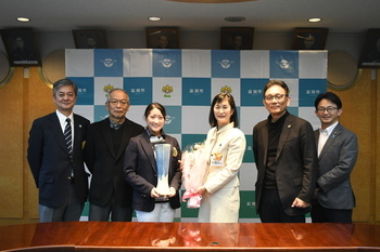 写真：表敬訪問での集合写真
