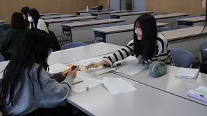 写真：国際交流フェスティバル準備の様子1