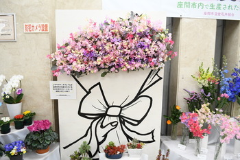 写真：花の展示の様子1