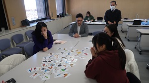 写真：ALTとのミニゲーム・フリートークの様子4