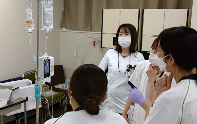 輸血ポンプの取扱い実技の様子