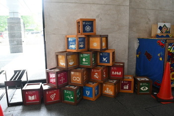 写真：SDGsボックス型オブジェ