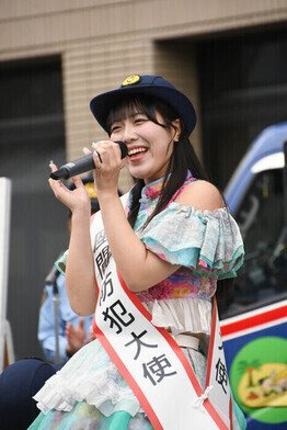 写真：「座間防犯大使」のメノニューイヤーによる楽曲披露（かぐらざかりえるさん）
