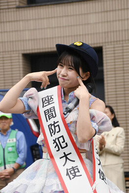 「座間防犯大使」のメノニューイヤーによる楽曲披露（ひなたなおさん）