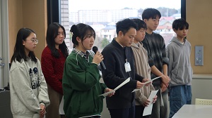 国際親善大使が発表の練習をしている様子1