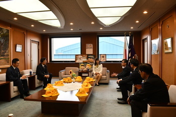 写真：贈呈式会場の様子