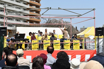 写真：かにが沢桜祭りでのステージ