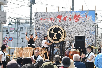 写真：さがみ野さくら祭りでのステージ