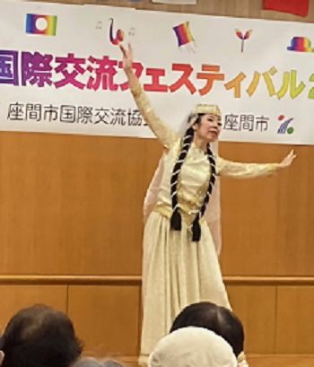 写真：民族舞踊の様子