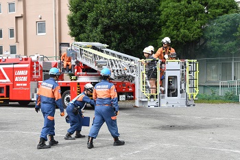 写真:救助された被災者